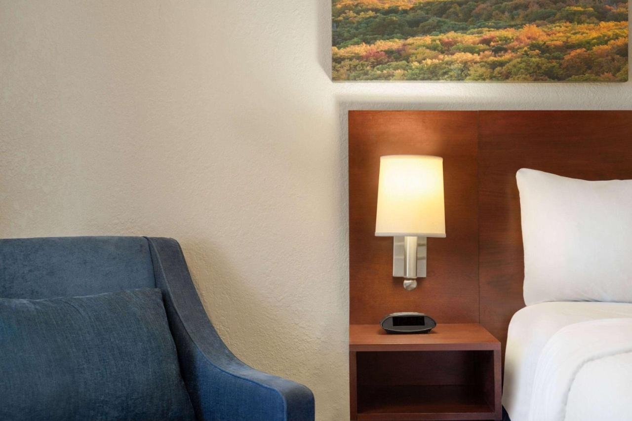 Days Inn By Wyndham Диллон Экстерьер фото